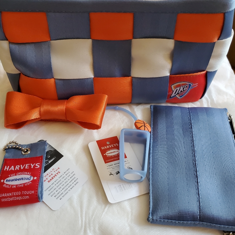 HARVEYS NBA OKC Thunder baguette bag with accessories!